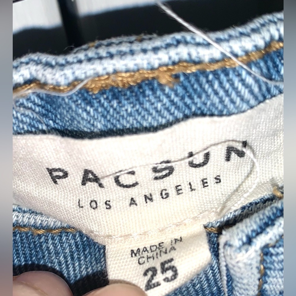 Pacsun Mini denim Skirt with white floral embroidery size 25 women’s - Picture 4 of 6